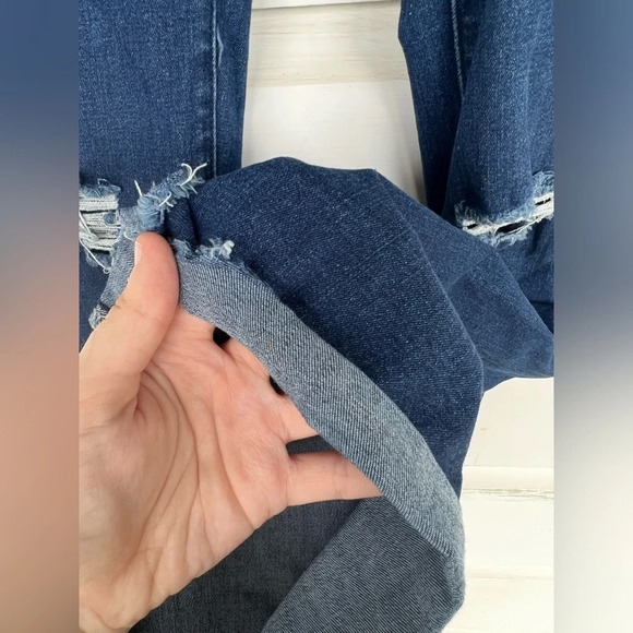 Boutique Woman’s Dark Wash High Rise Flared Jeans Waist Size 23 inches - Picture 4 of 7